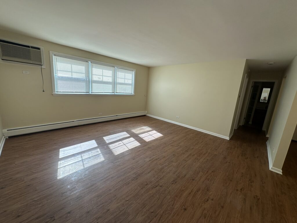620 Lincoln #208, Addison, IL 60101