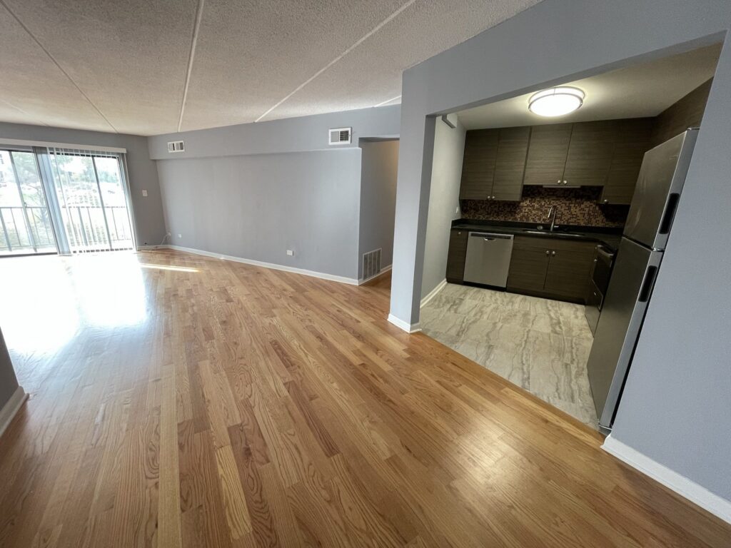525 N Quentin Rd #216, Palatine, IL 60067