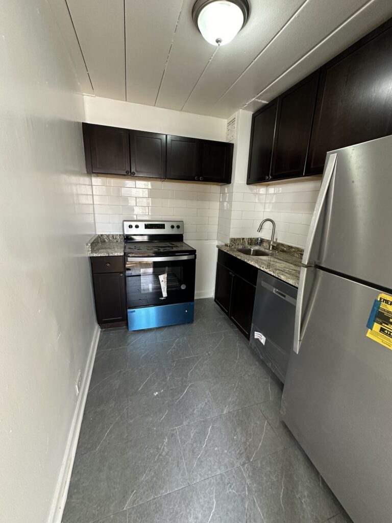1360 W Touhy Ave #301, Chicago, IL 60626
