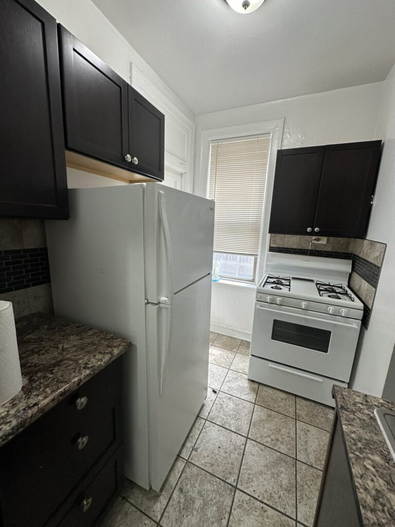 1365 W Estes Ave #1O, Chicago, IL 60626