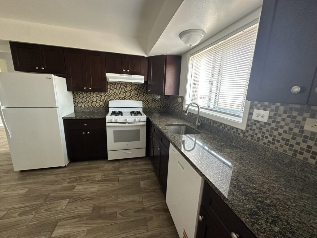 1306 Carol St #2B, Park Ridge, IL 60068