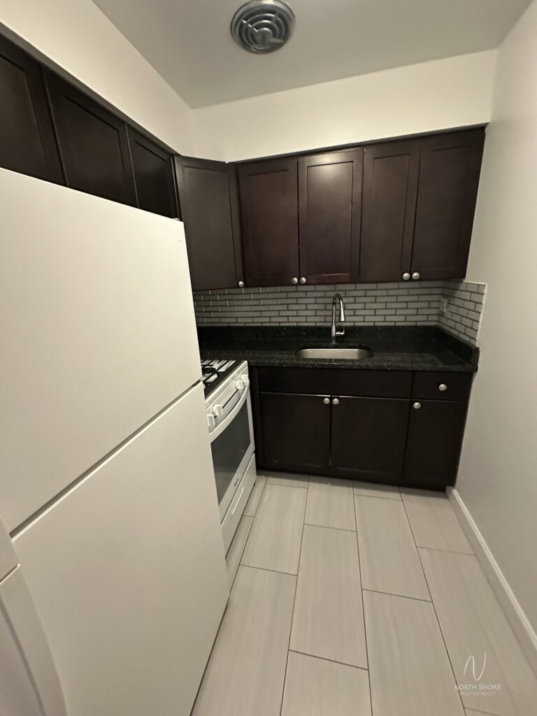6830 N Sheridan Rd #267, Chicago, IL 60626