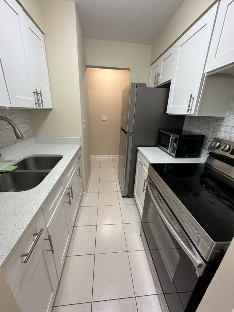 3825 N Pine Grove Ave #314 — photo 3