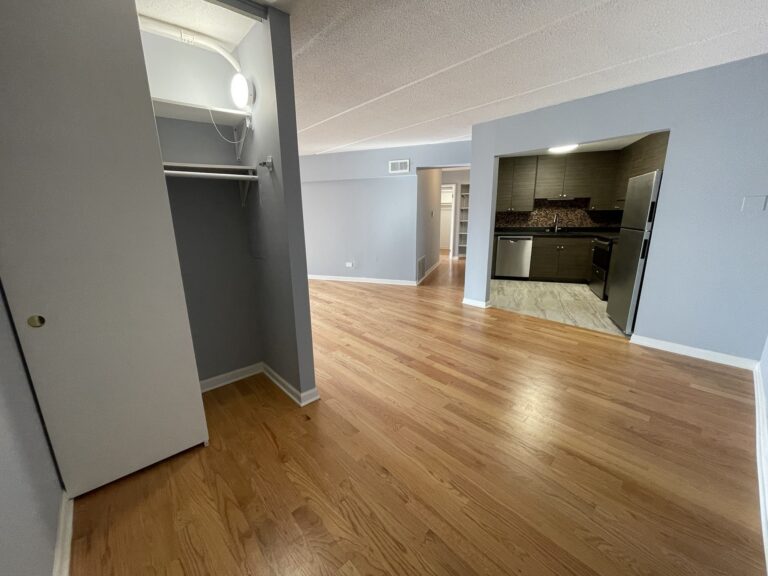 525 N Quentin Rd #317 — photo 4