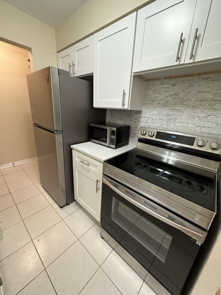 3825 N Pine Grove Ave #314 — photo 4