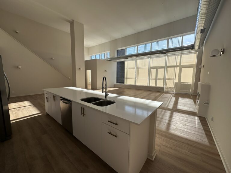 3207 N Narragansett Ave #103 — photo 4