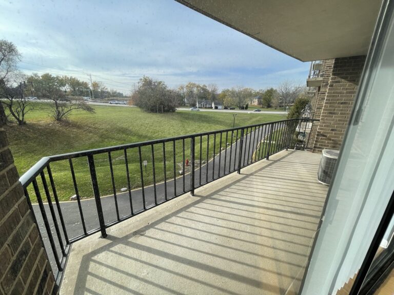 525 N Quentin Rd #216 — photo 5